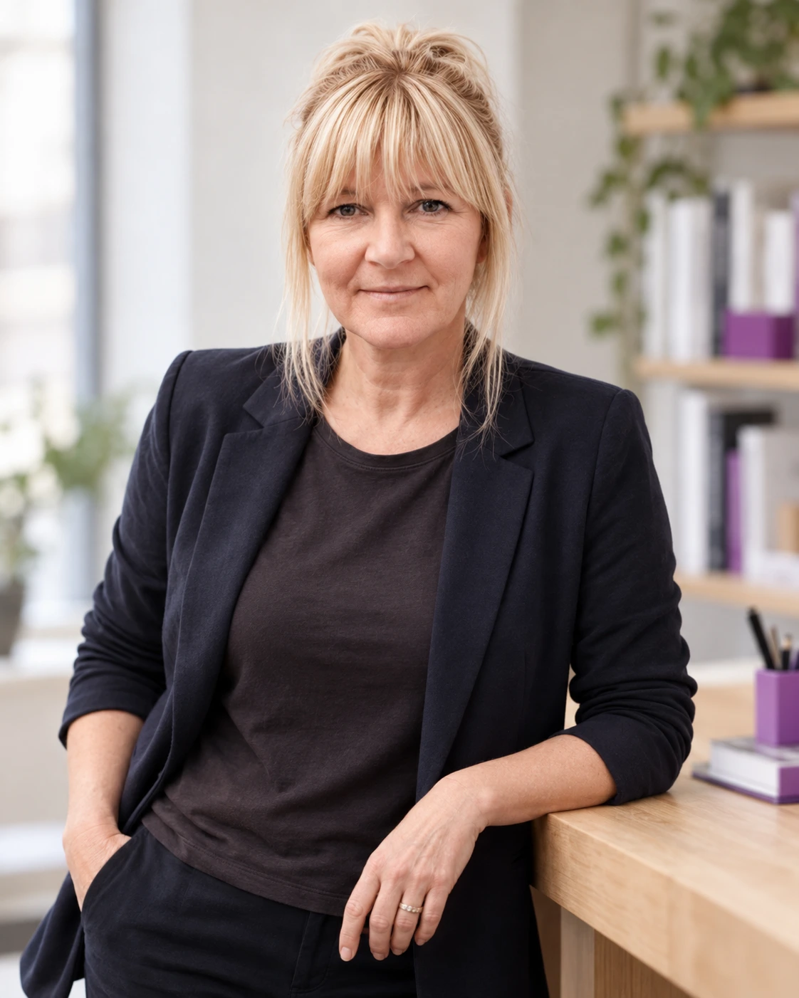 Manuela Görick an ihrem Arbeitsplatz